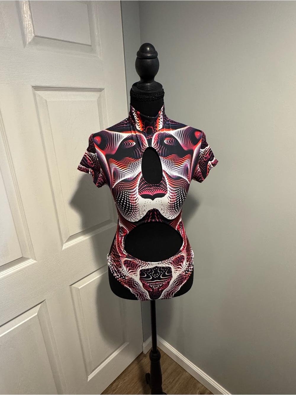 BADINKA Cutout Abstract Print Short Sleeve Bodysuit with Sleeves Black & Red
